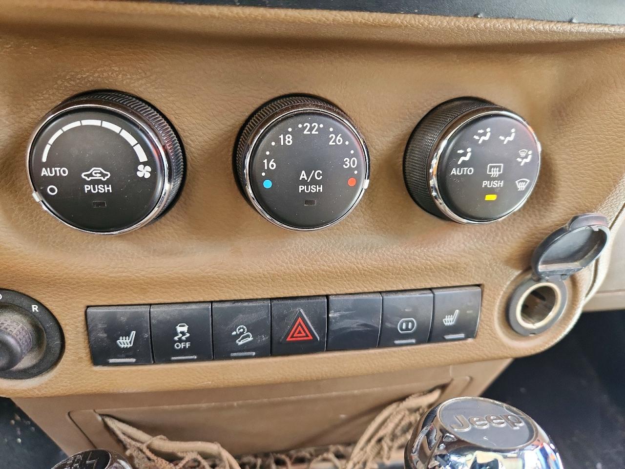 2011 JEEP WRANGLER UNLIMITED SAHARA photo 8