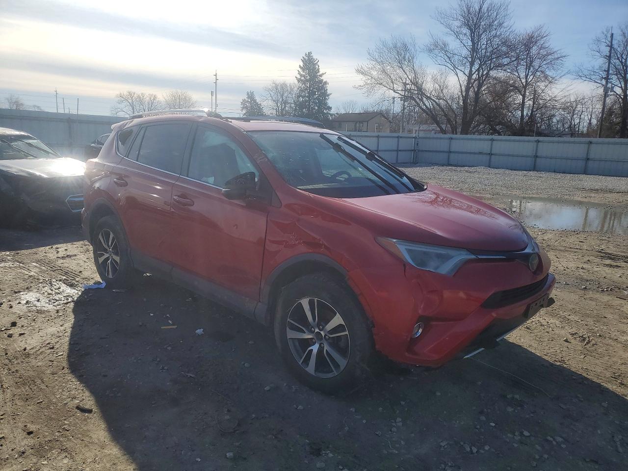 2017 TOYOTA RAV4 XLE photo 4