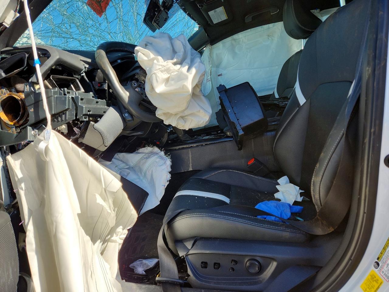 2025 TOYOTA CAMRY SE photo 19