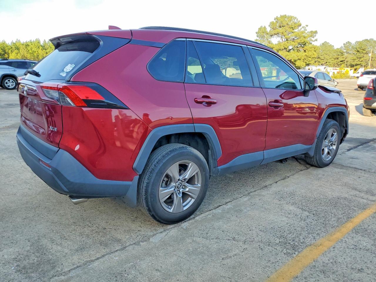 2022 TOYOTA RAV4 XLE photo 3