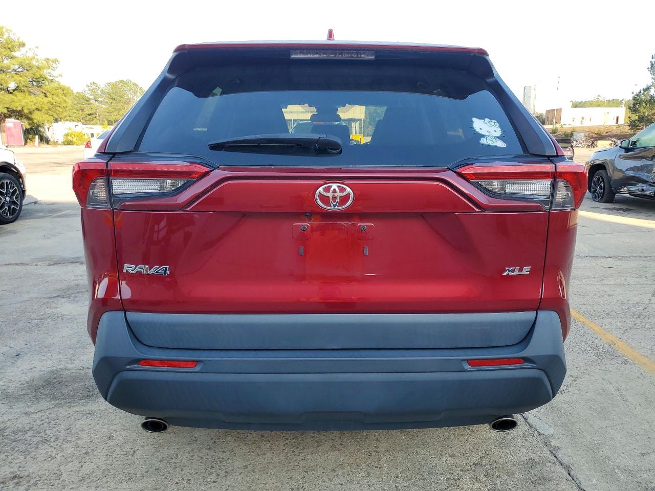 2022 TOYOTA RAV4 XLE photo 6
