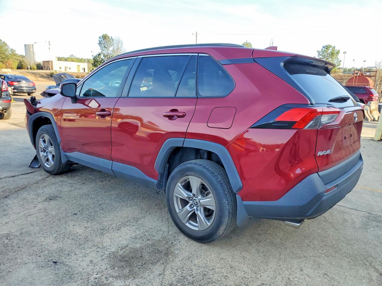 2022 TOYOTA RAV4 XLE photo 2