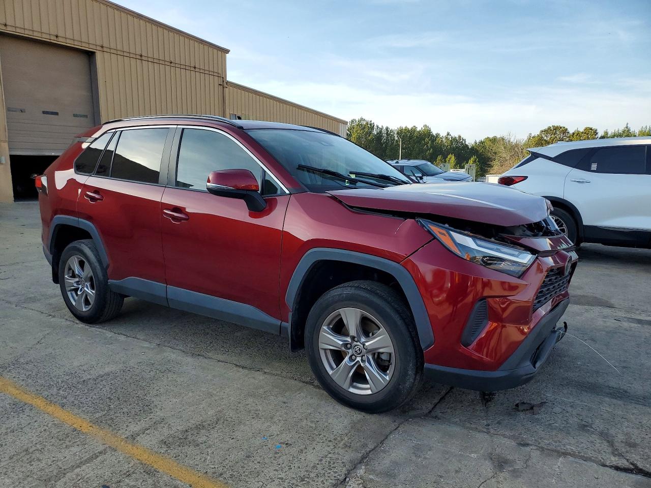 2022 TOYOTA RAV4 XLE photo 4