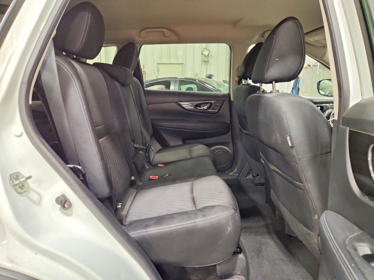 2018 NISSAN ROGUE SV photo 11