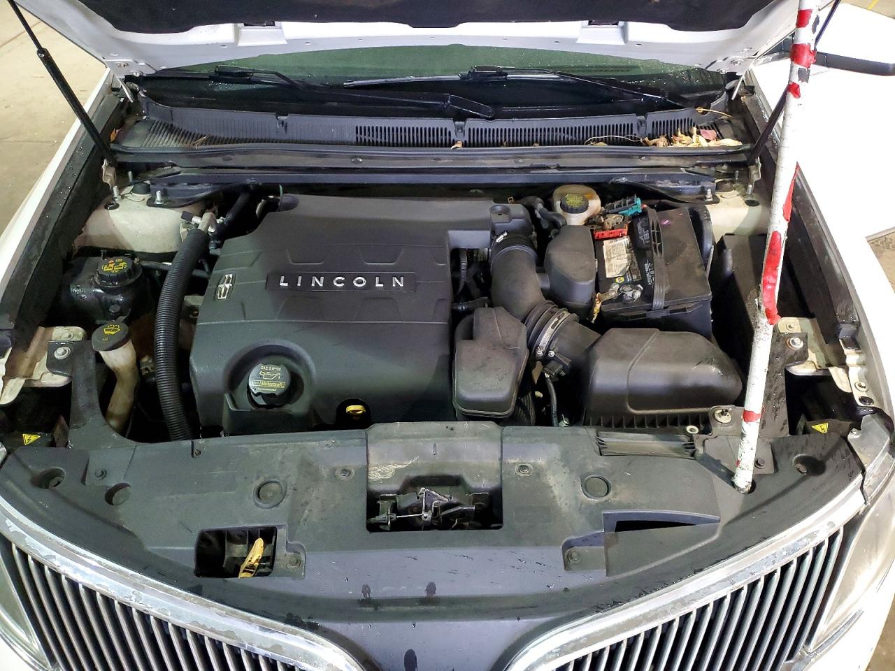 2013 LINCOLN MKS photo 10