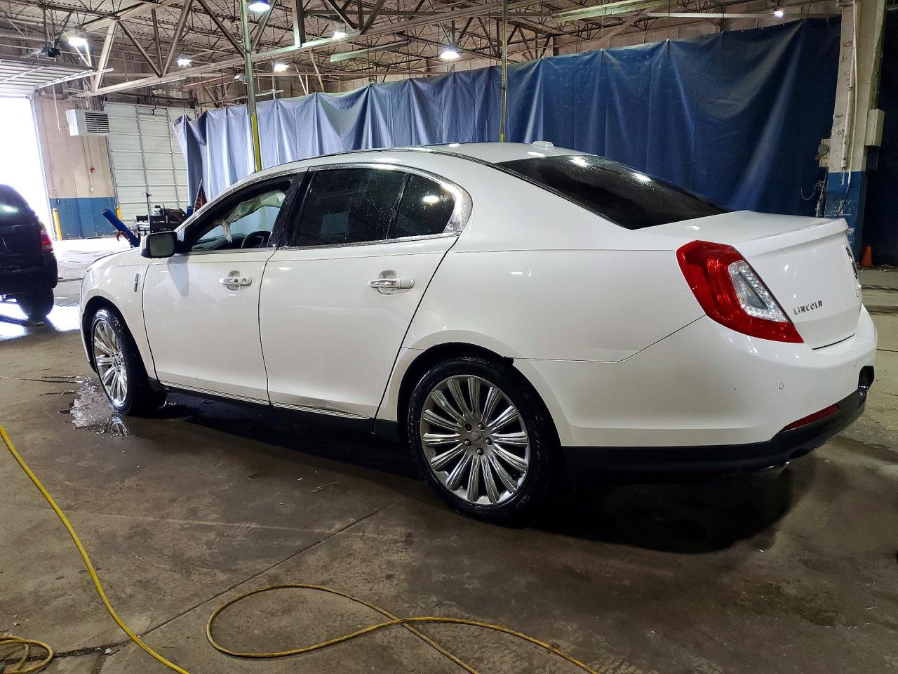 2013 LINCOLN MKS photo 2