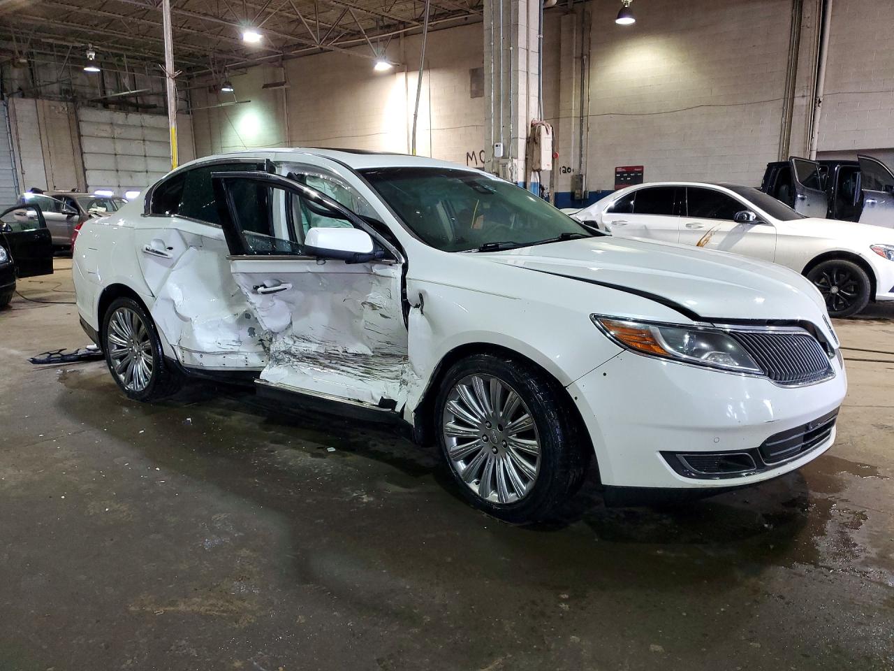 2013 LINCOLN MKS photo 3