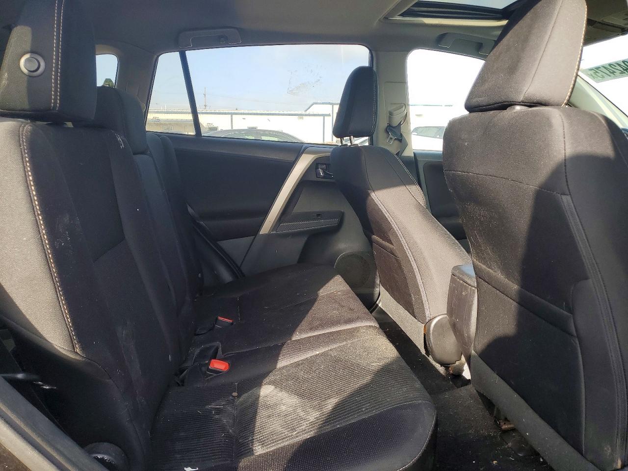 2014 TOYOTA RAV4 XLE photo 21