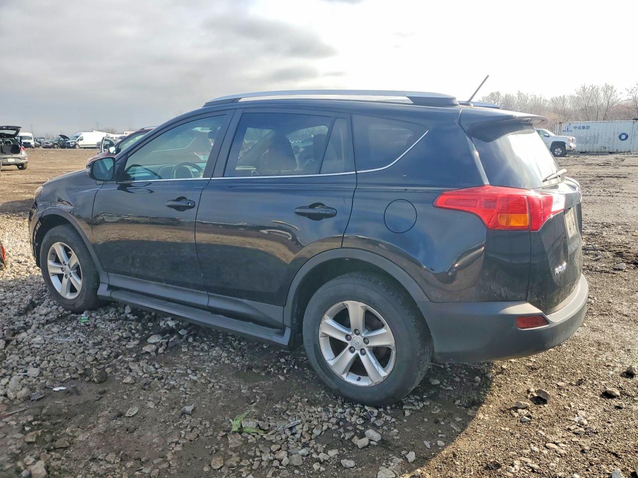 2014 TOYOTA RAV4 XLE photo 3
