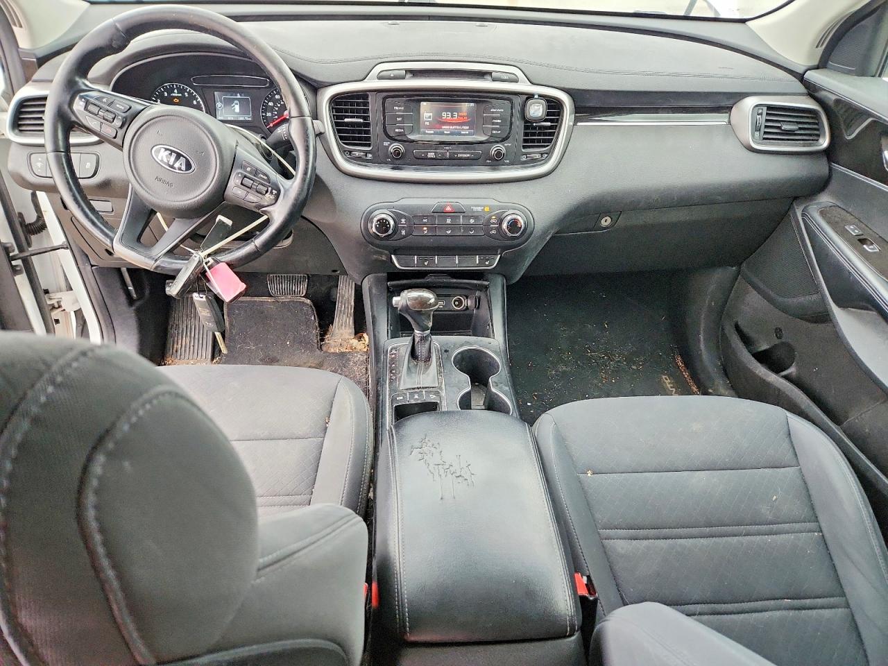 2016 KIA SORENTO LX photo 8