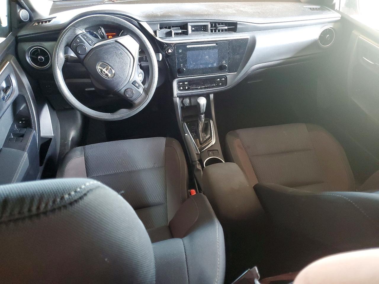 2018 TOYOTA COROLLA LE photo 8
