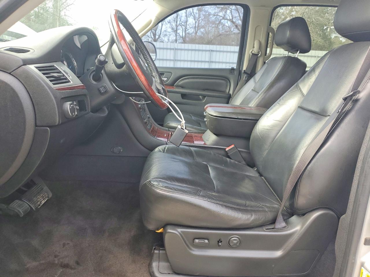 2011 CADILLAC ESCALADE ESV PREMIUM photo 13