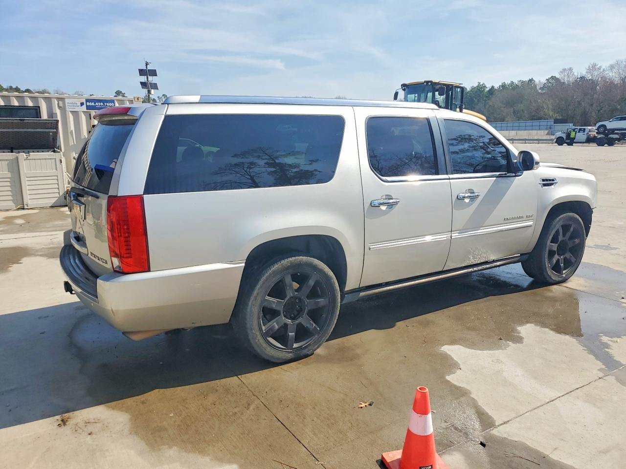 2011 CADILLAC ESCALADE ESV PREMIUM photo 5