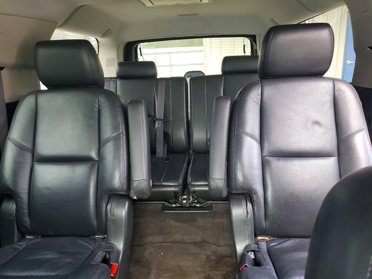 2011 CADILLAC ESCALADE ESV PREMIUM photo 19