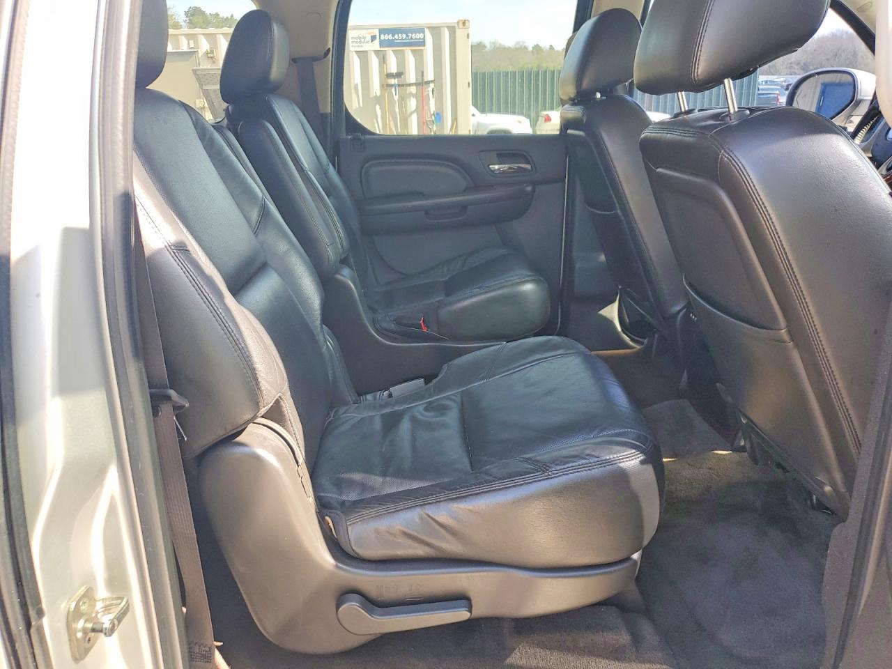 2011 CADILLAC ESCALADE ESV PREMIUM photo 21