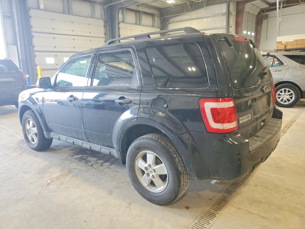2010 FORD ESCAPE photo 3