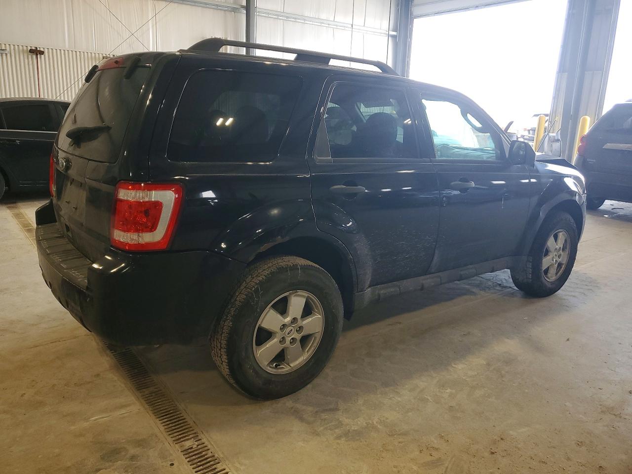 2010 FORD ESCAPE photo 5