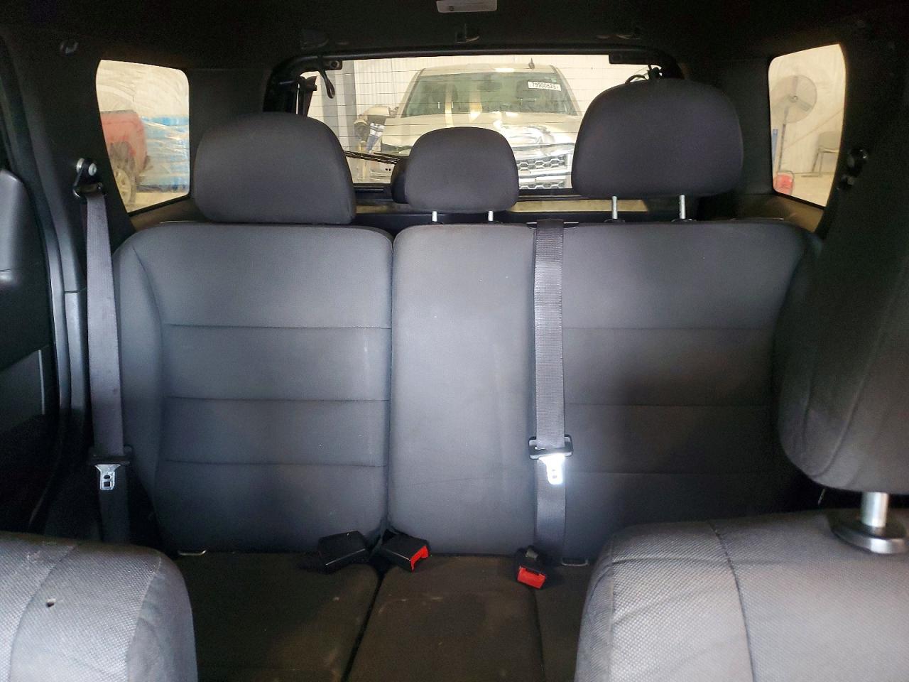 2010 FORD ESCAPE photo 19