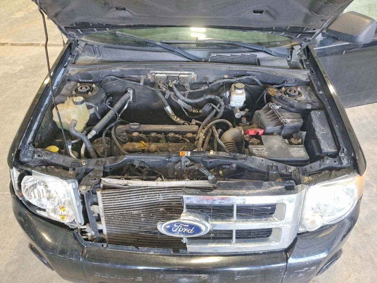 2010 FORD ESCAPE photo 23