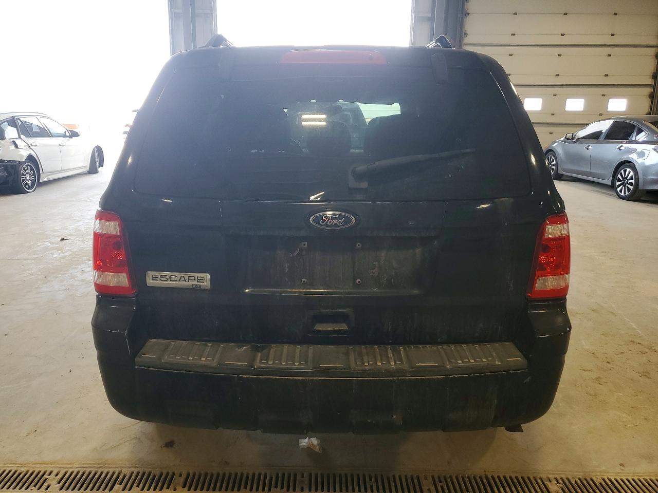 2010 FORD ESCAPE photo 11