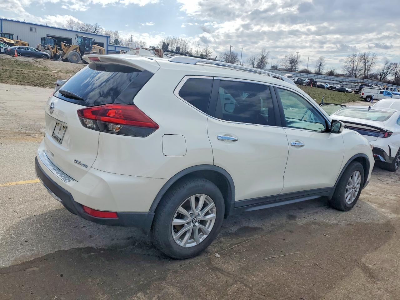 2018 NISSAN ROGUE SV photo 5