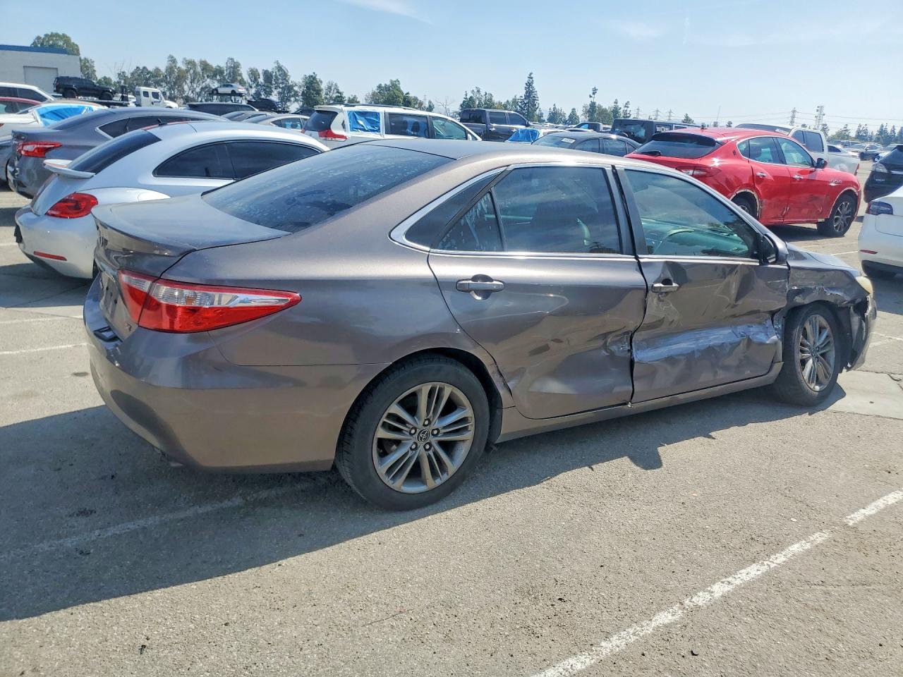 2015 TOYOTA CAMRY SE photo 5