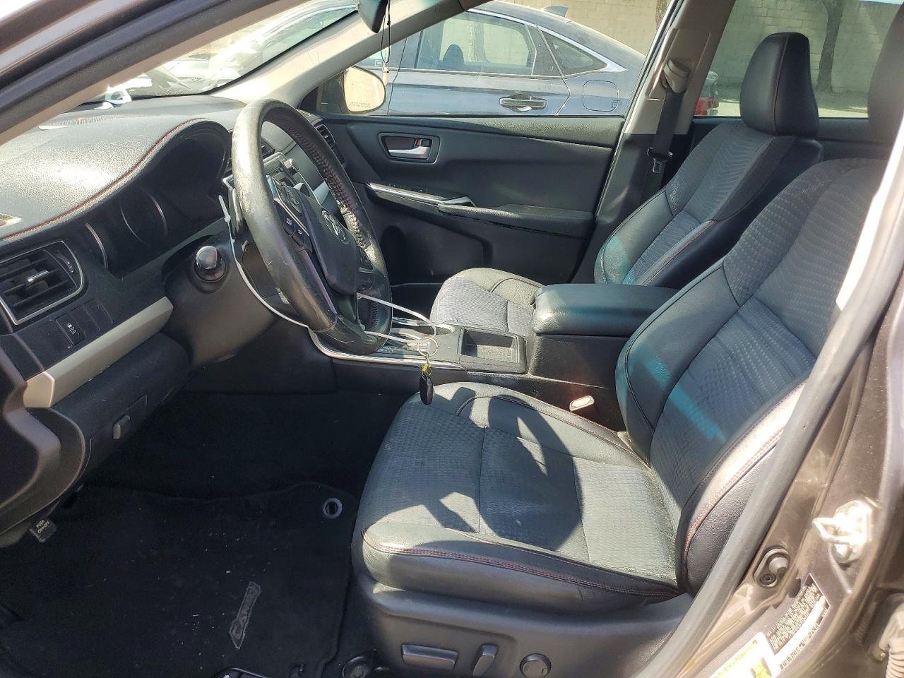 2015 TOYOTA CAMRY SE photo 13
