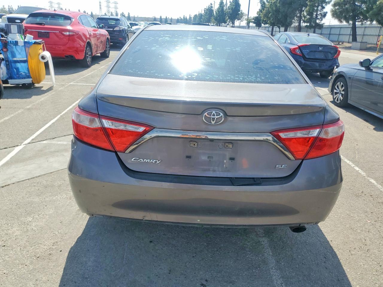 2015 TOYOTA CAMRY SE photo 11