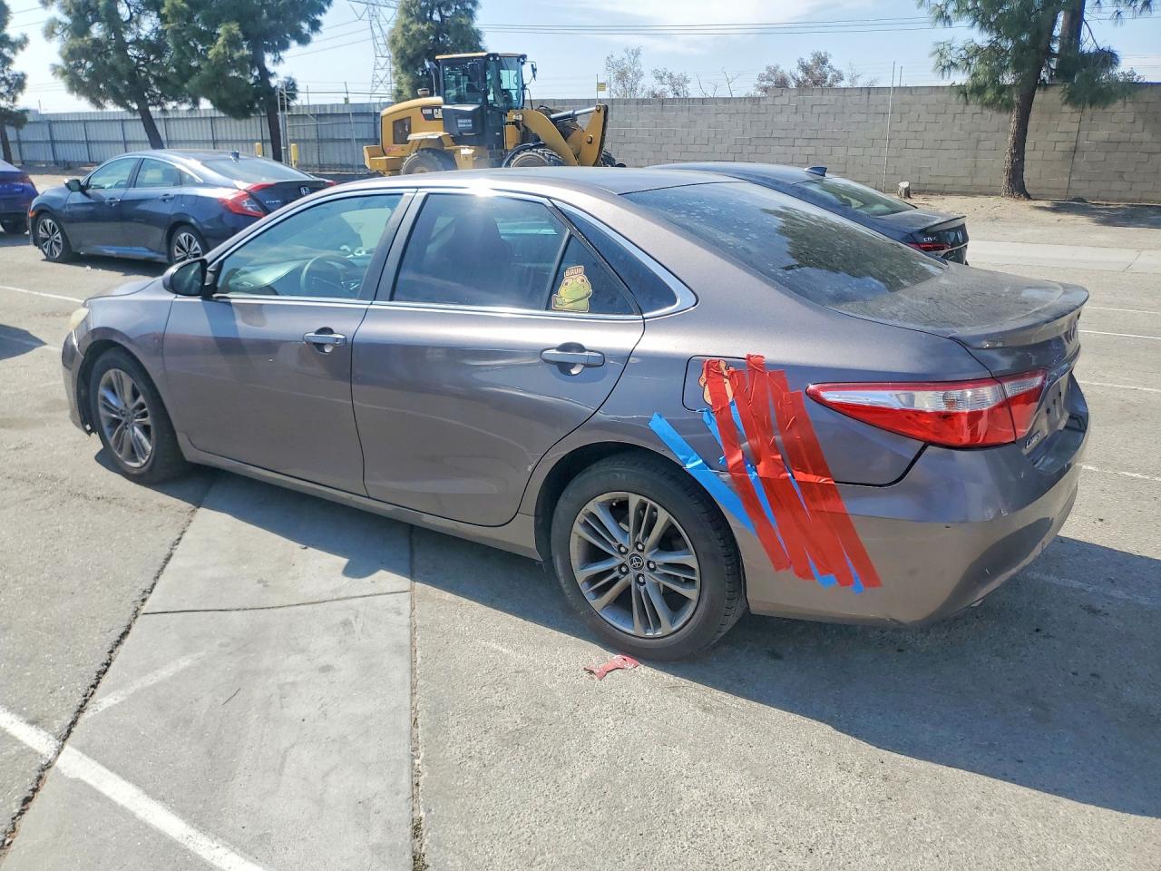 2015 TOYOTA CAMRY SE photo 3