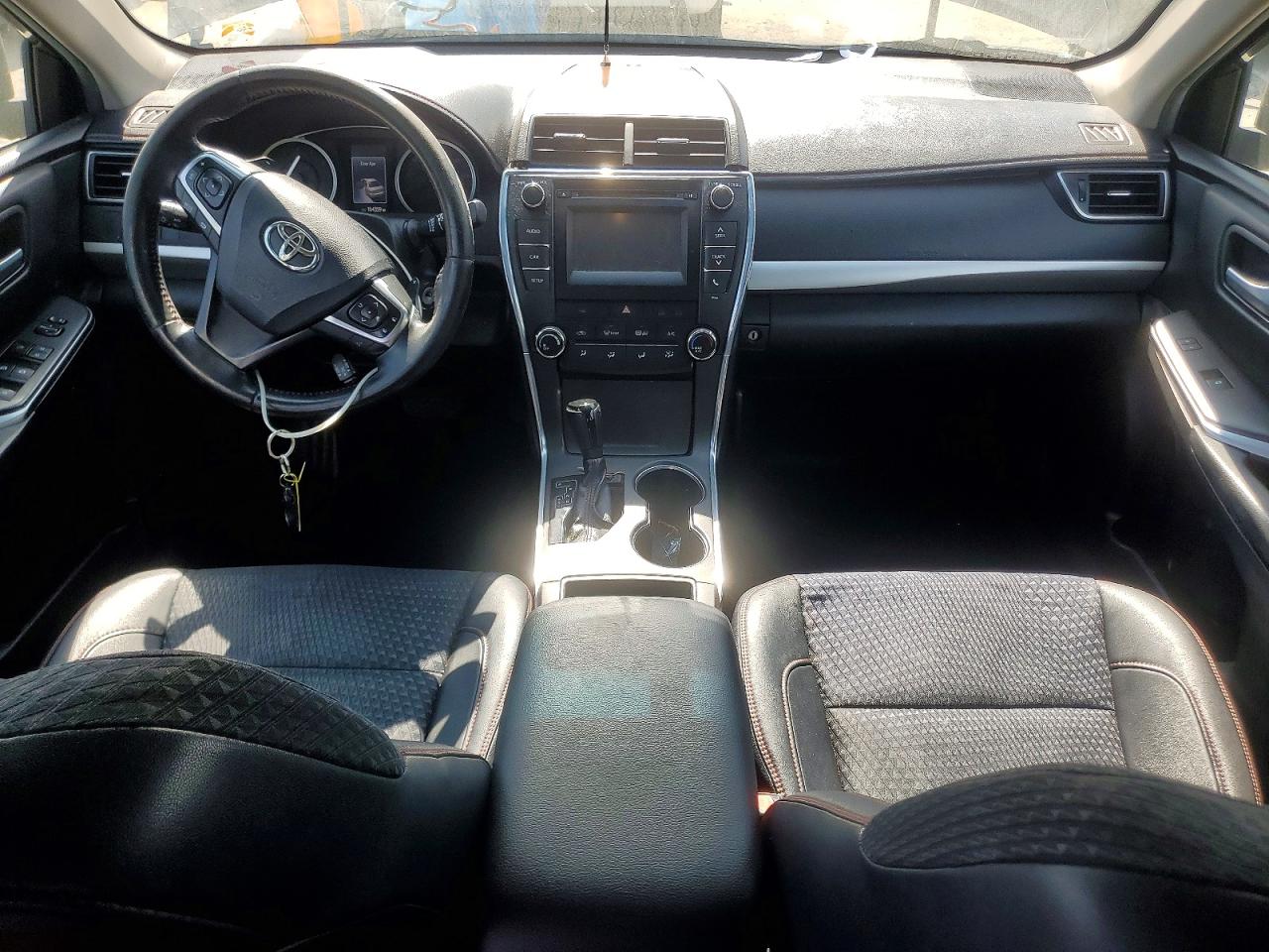 2015 TOYOTA CAMRY SE photo 15