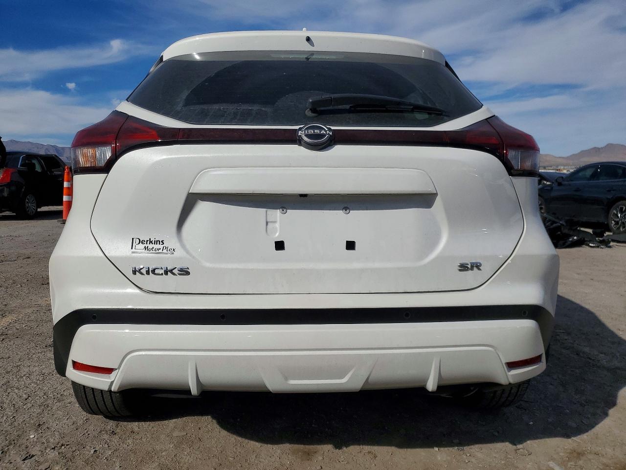 2023 NISSAN KICKS SR photo 11