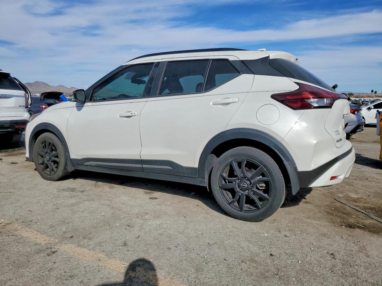 2023 NISSAN KICKS SR photo 3