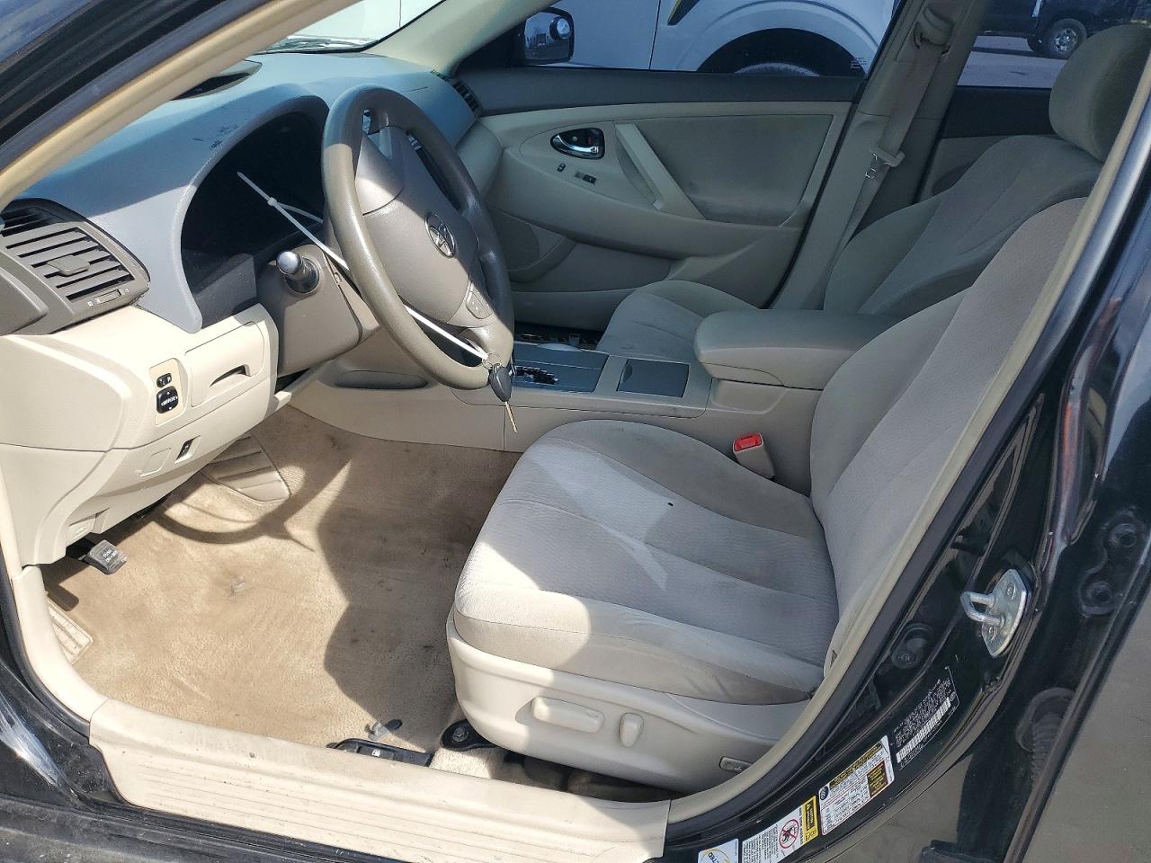 2010 TOYOTA CAMRY LE photo 7