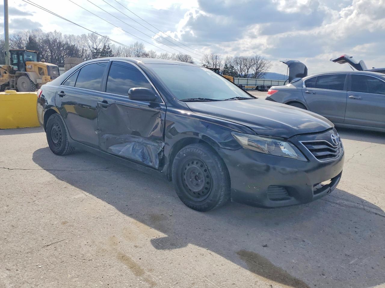 2010 TOYOTA CAMRY LE photo 4