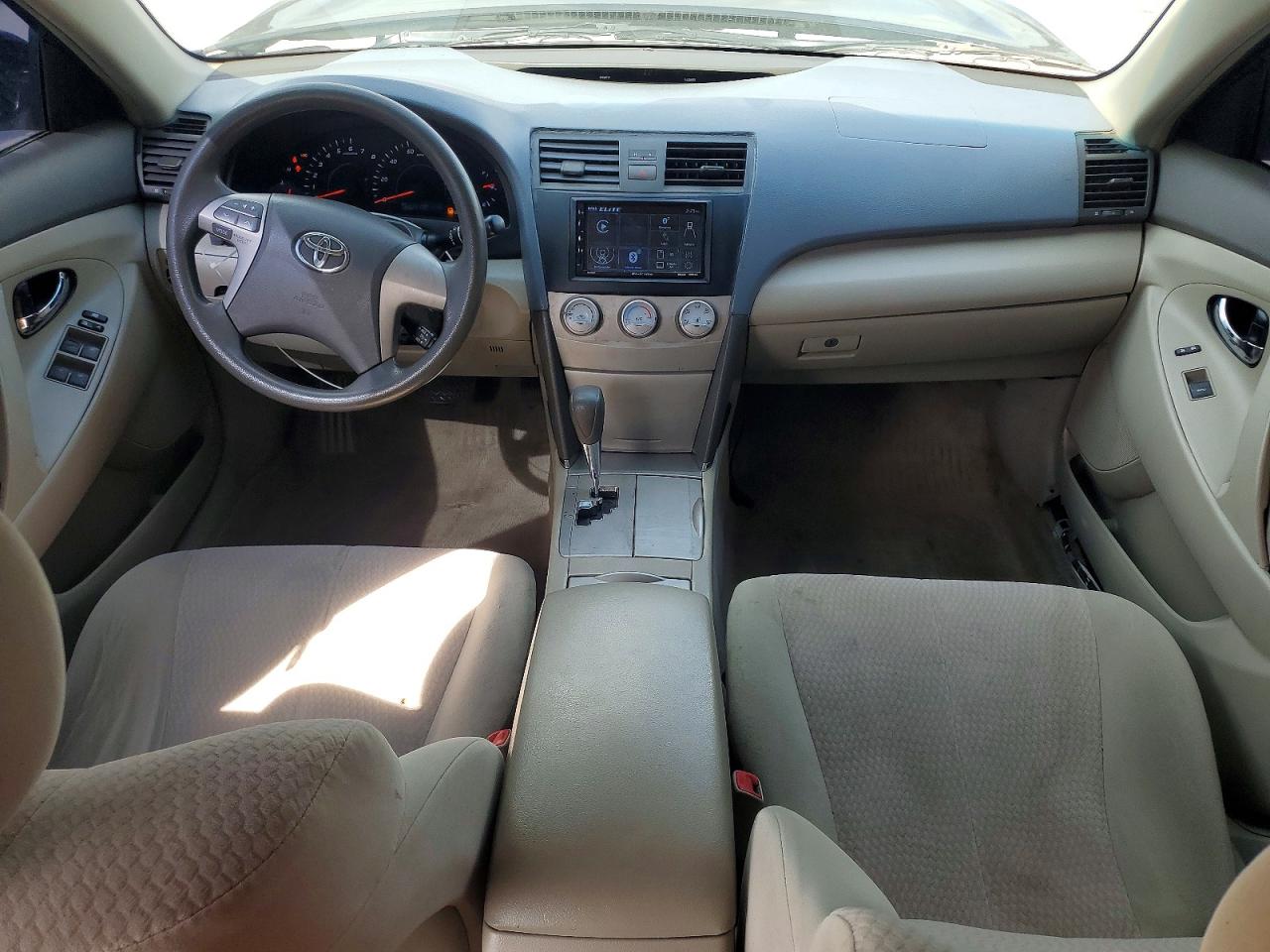 2010 TOYOTA CAMRY LE photo 8