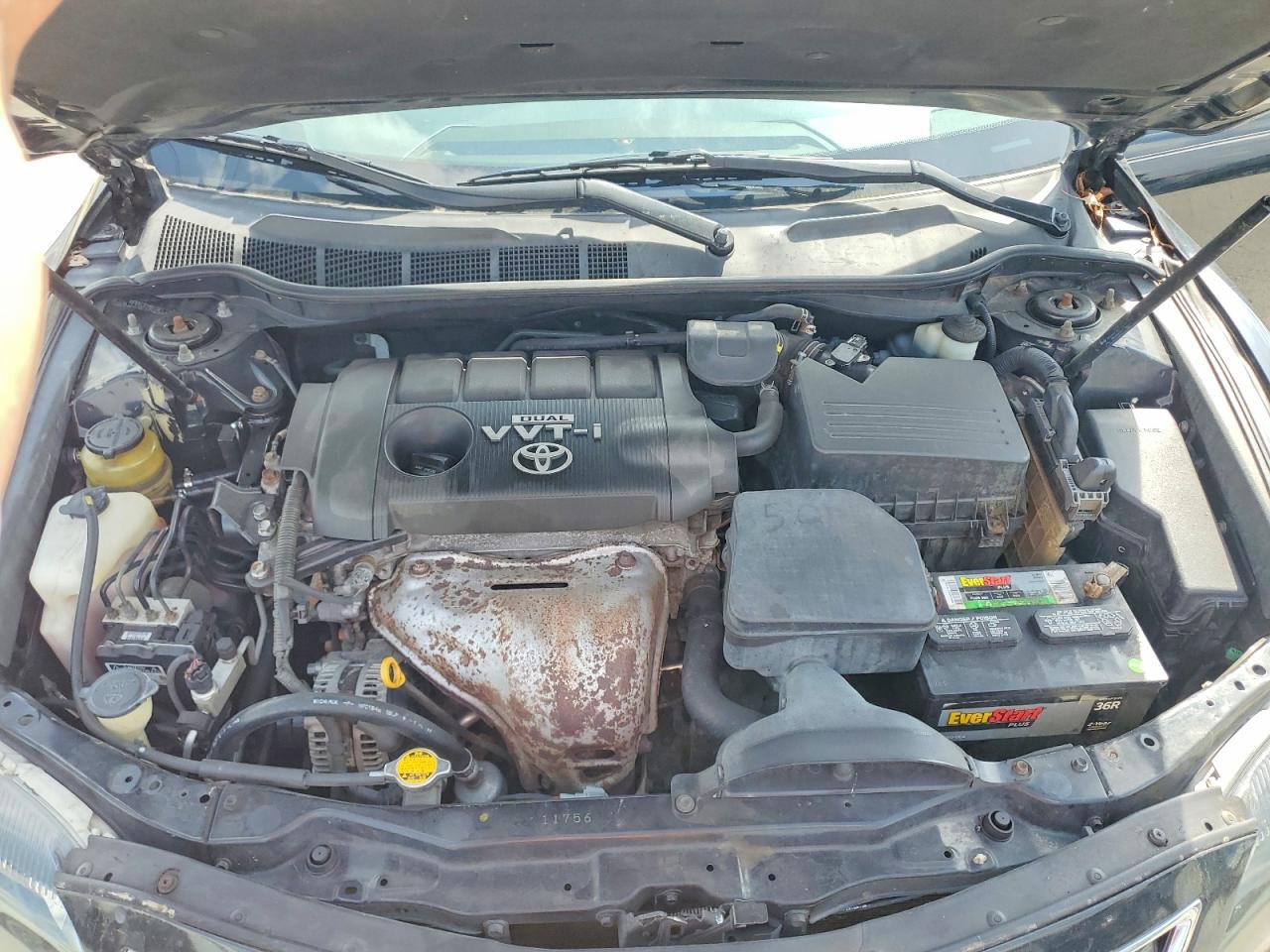 2010 TOYOTA CAMRY LE photo 11