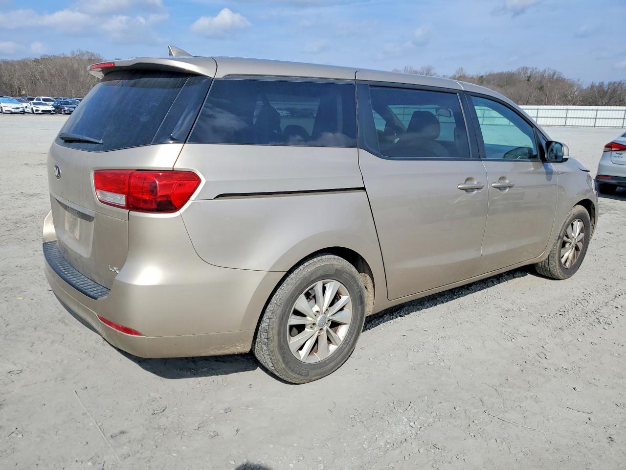 2017 KIA SEDONA LX photo 5