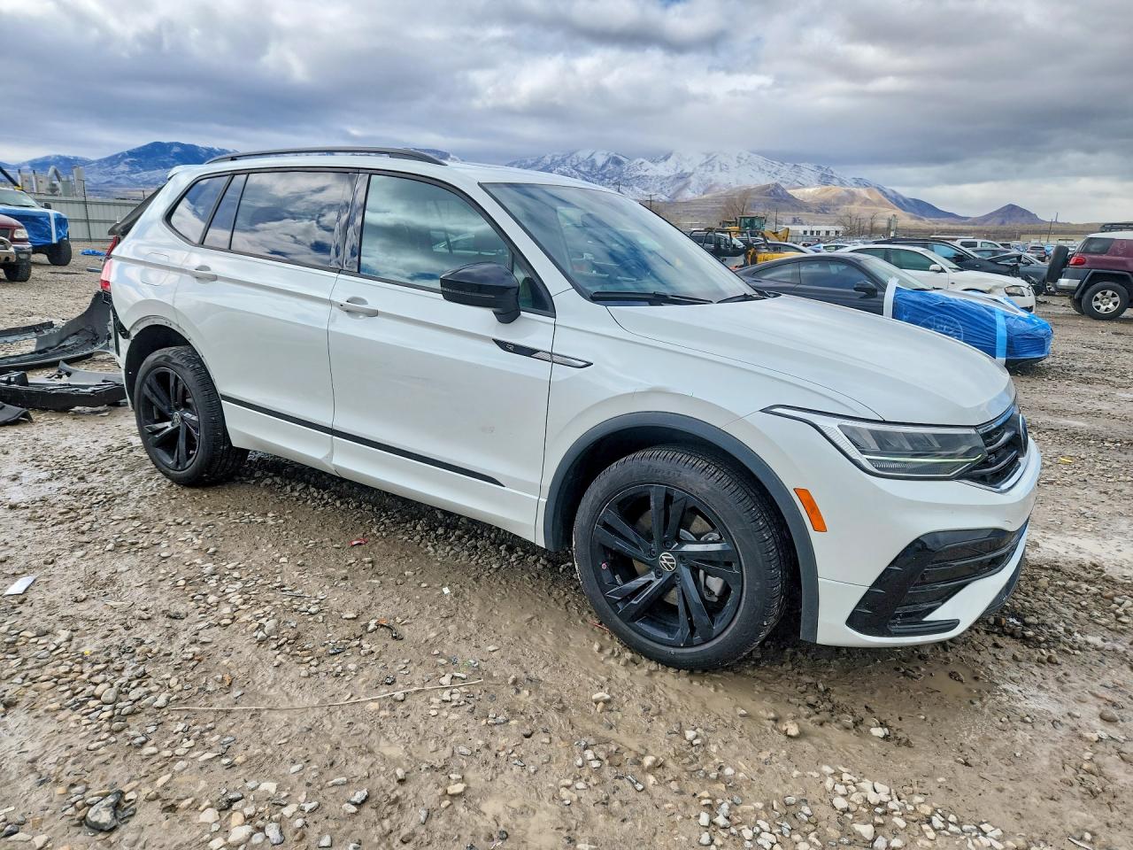 2024 VOLKSWAGEN TIGUAN SE R-LINE BLACK photo 4