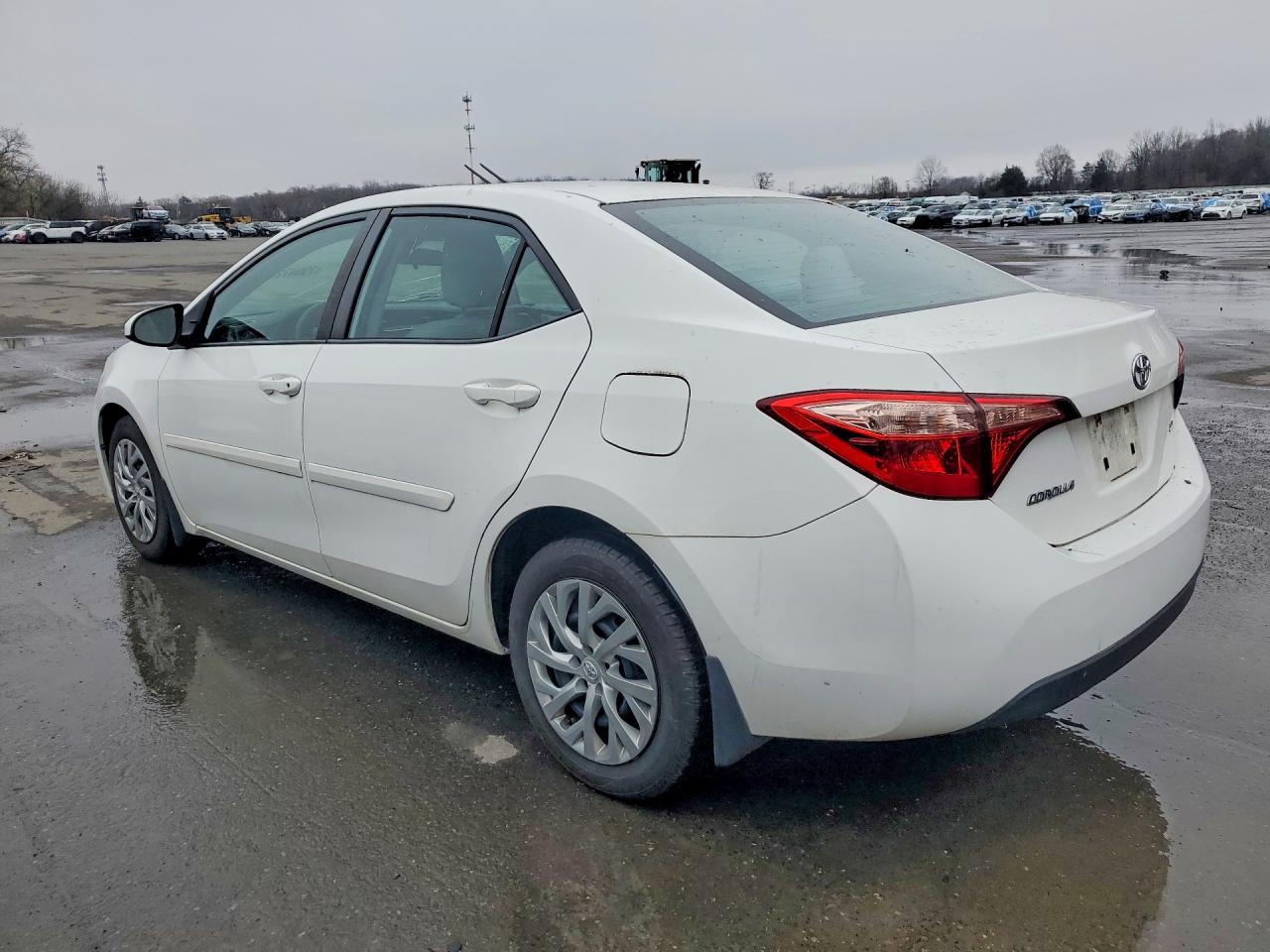 2017 TOYOTA COROLLA LE photo 2