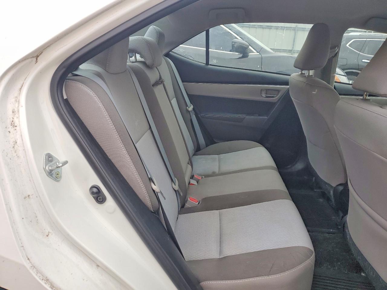 2017 TOYOTA COROLLA LE photo 10