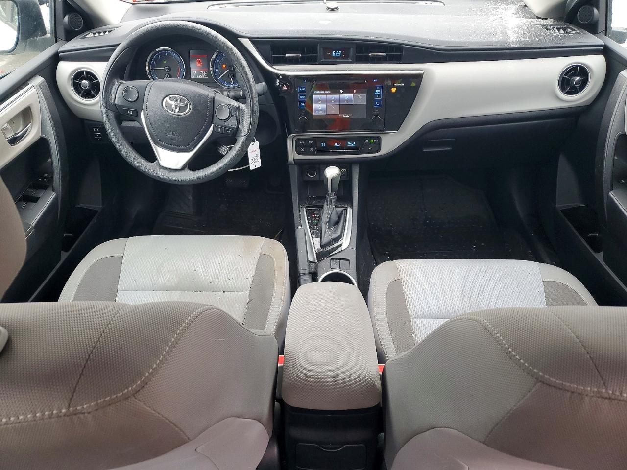 2017 TOYOTA COROLLA LE photo 8