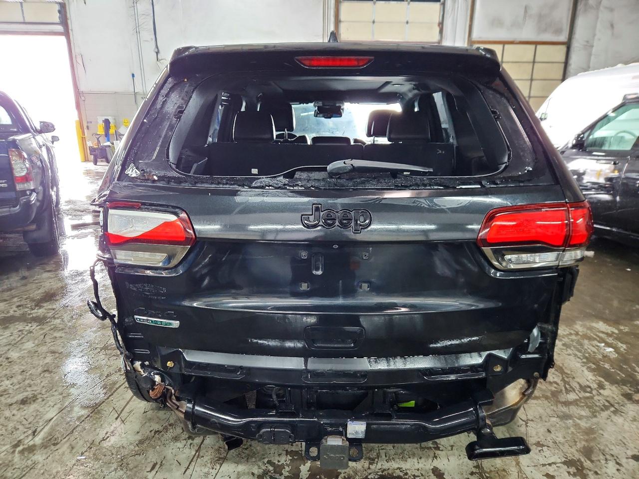 2016 JEEP GRAND CHEROKEE OVERLAND photo 11