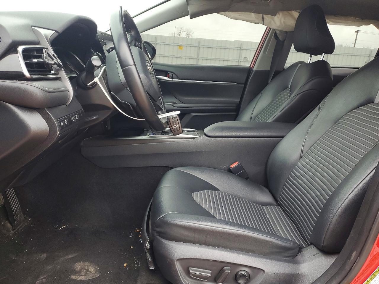 2021 TOYOTA CAMRY SE photo 13