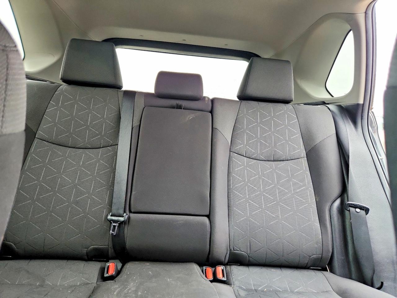 2021 TOYOTA RAV4 XLE photo 19