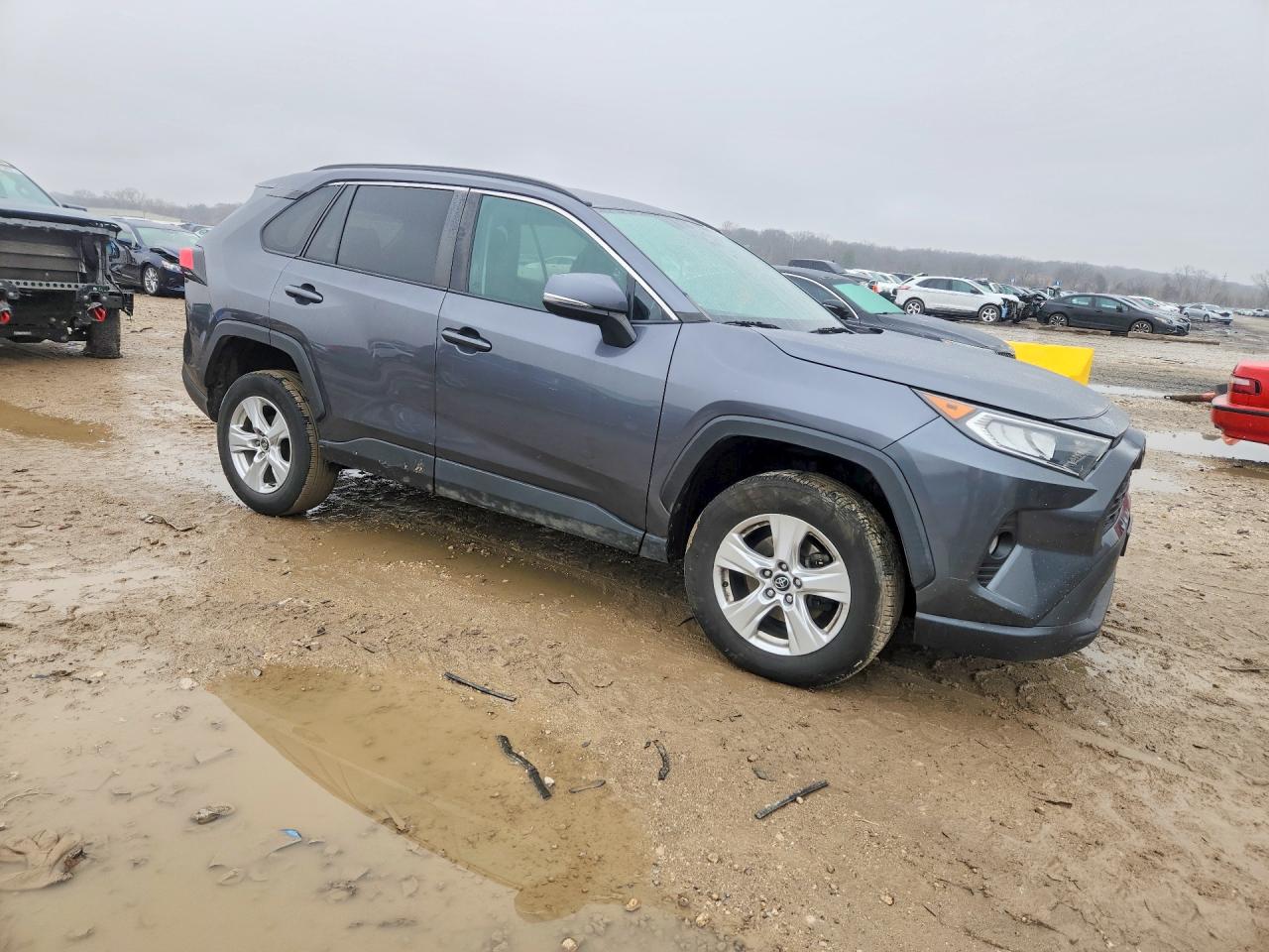 2021 TOYOTA RAV4 XLE photo 7