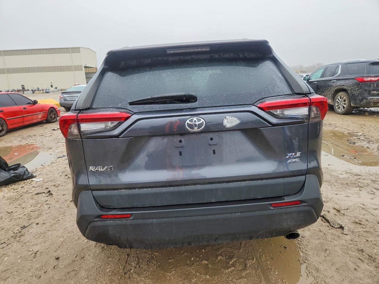 2021 TOYOTA RAV4 XLE photo 11