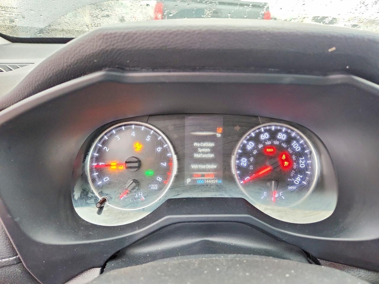 2021 TOYOTA RAV4 XLE photo 17