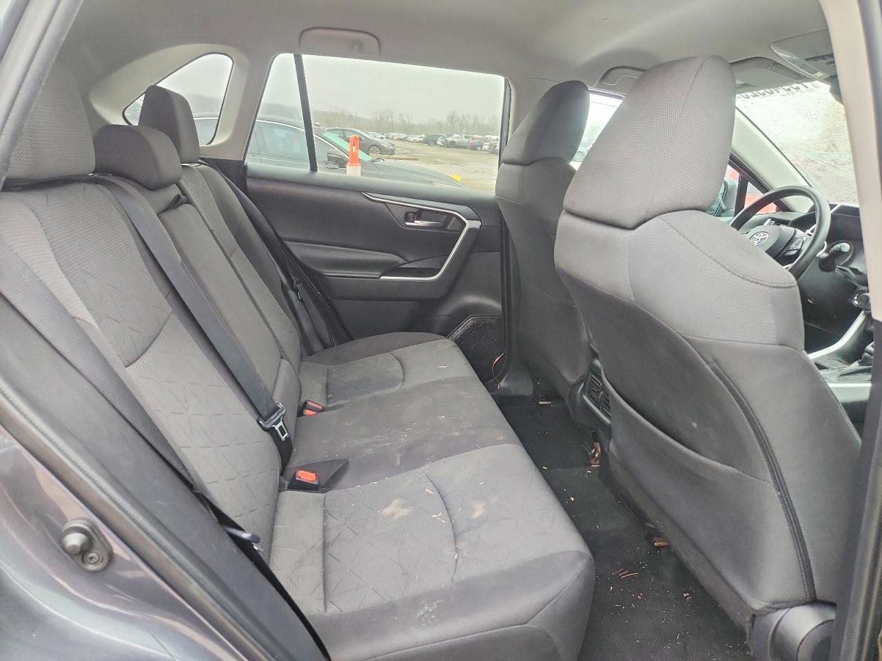 2021 TOYOTA RAV4 XLE photo 21