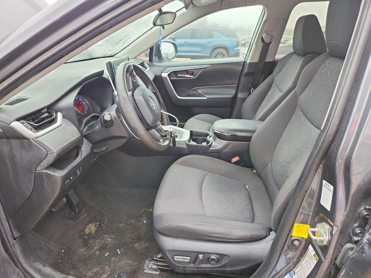 2021 TOYOTA RAV4 XLE photo 13