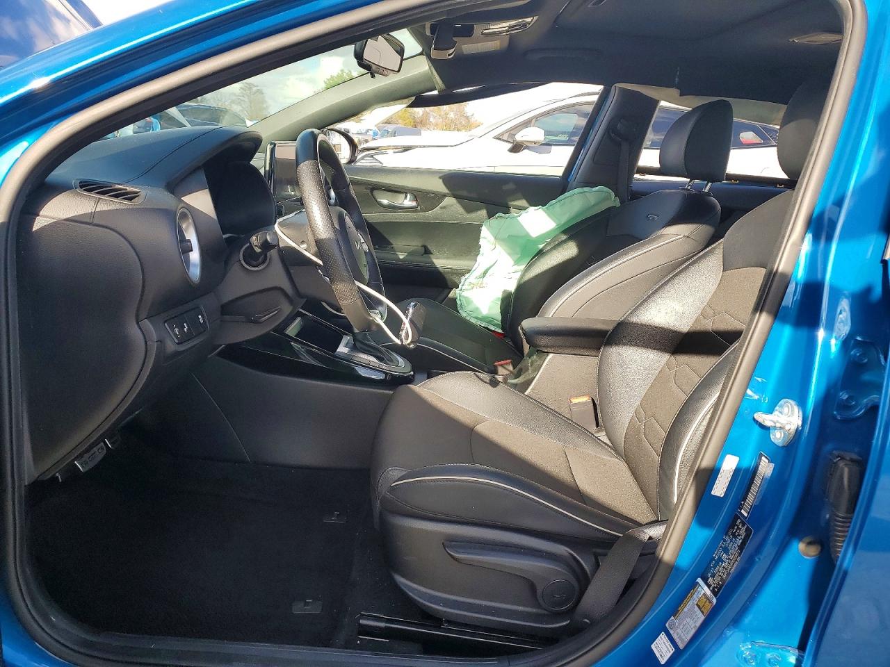2023 KIA FORTE photo 19